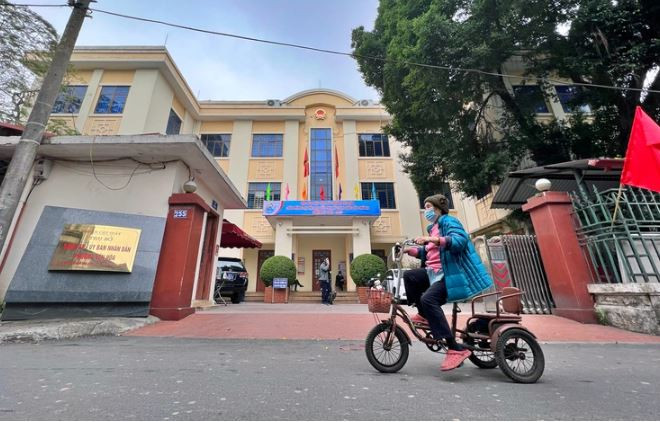 Vu biet thu “tai tieng” o Ha Noi: Dang xem xet ky luat chu tich phuong