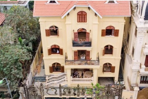 Vu biet thu “tai tieng” o Ha Noi: Dang xem xet ky luat chu tich phuong-Hinh-3