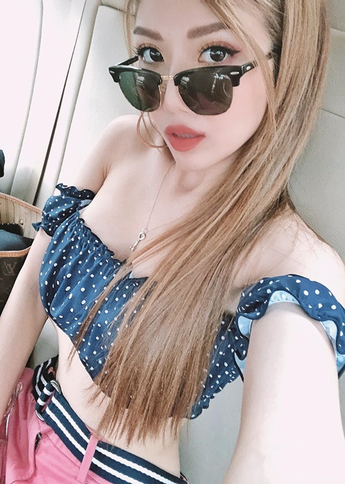 Trang Pháp thường xuyên đăng tải hình ảnh gợi cảm trên trang cá nhân. Ảnh: FBNV