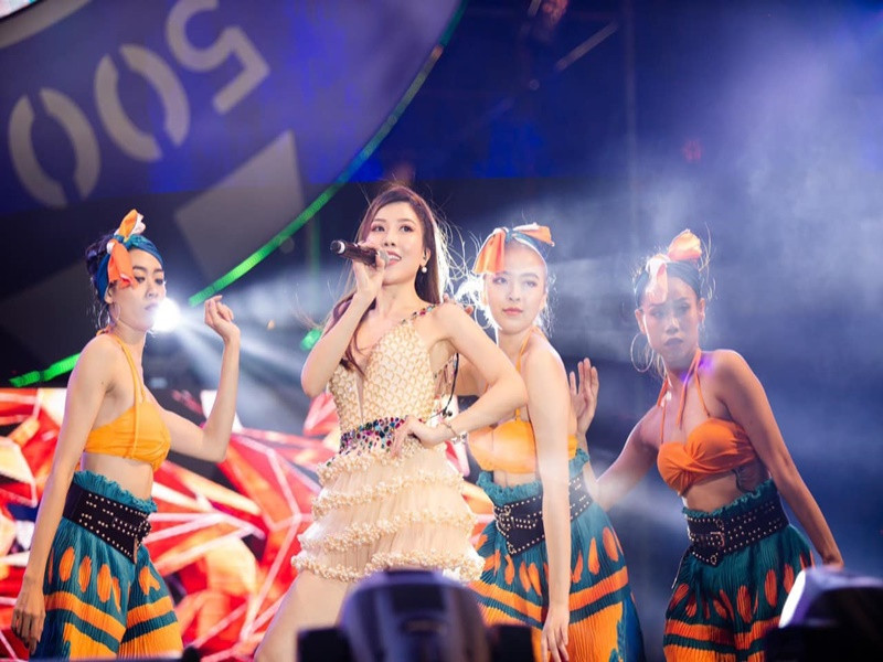 Trang Pháp nhận được không ít đơn đặt hàng nhạc quảng cáo, sáng tác ca khúc cho các ca sĩ và là sự lựa chọn của nhiều nhà sản xuất phim. Ảnh: FBNV