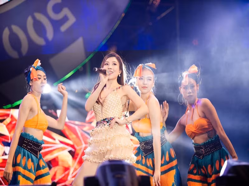 Trang Pháp nhận được không ít đơn đặt hàng nhạc quảng cáo, sáng tác ca khúc cho các ca sĩ và là sự lựa chọn của nhiều nhà sản xuất phim. Ảnh: FBNV