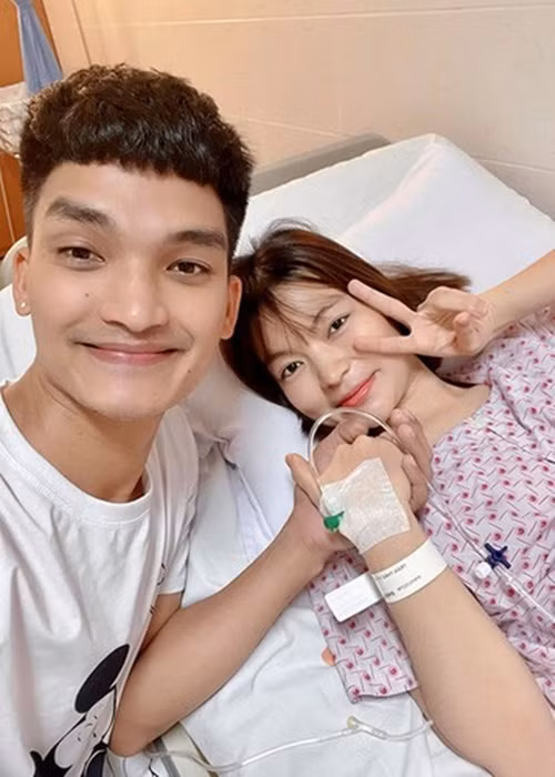 Tháng 12/2020, Thảo Vy lâm bồn trước ngày dự sinh khoảng 1 tháng. Chứng kiến vợ sinh con vất vả, Mạc Văn Khoa nhiều lần bật khóc.