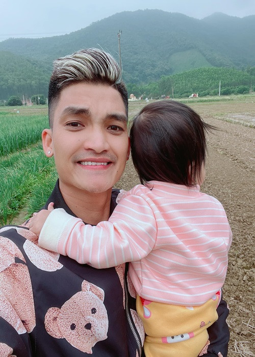 Nam diễn viên hài chiều chuộng con hết mức.