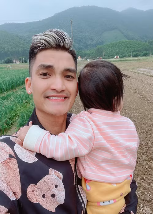 Nam diễn viên hài chiều chuộng con hết mức.