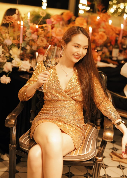 Hot girl một thời không chỉ xinh đẹp mà còn giỏi giang, khéo léo.