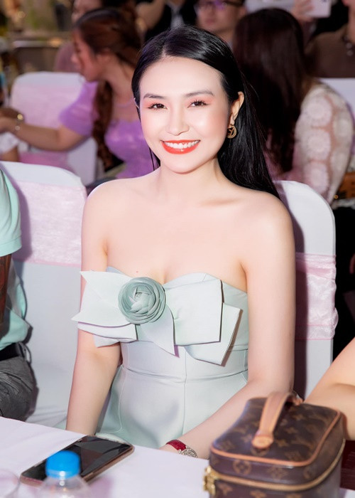 Hương Baby khoe nhan sắc đầy rạng rỡ khi đã làm mẹ 3 con.