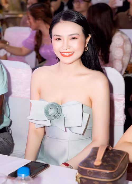 Hương Baby khoe nhan sắc đầy rạng rỡ khi đã làm mẹ 3 con.