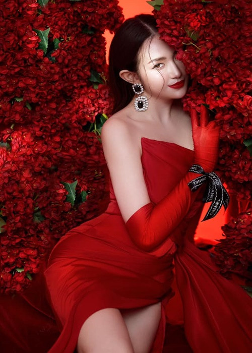 Hương Baby không ít lần được Tuấn Hưng tặng quà đắt đỏ từ đồ hiệu đến xe sang.