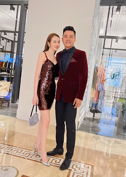 Tuấn Hưng và Hương Giang là cặp vợ chồng xứng đôi, vừa lứa của showbiz Việt.