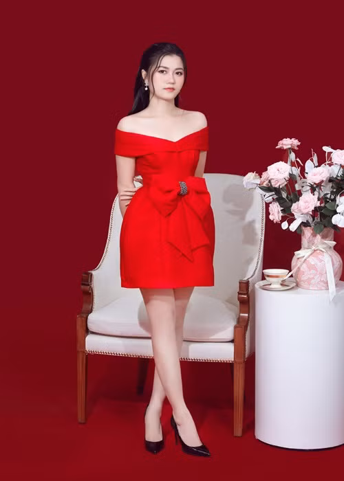 Để trang trải chi phí sinh hoạt, Lâm Vỹ Dạ cật lực kiếm tiền phụ chồng dù sức khỏe kém hậu sinh nở.