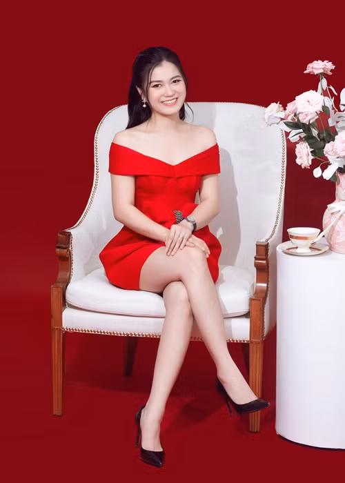 Lâm Vỹ Dạ tiết lộ, lúc vừa cưới xong, cô mang bầu nhưng không có một đồng, phải ăn mì gói, cháo gói. Lúc đó, Hứa Minh Đạt không có công việc ổn định nên nữ diễn viên không dám đòi hỏi gì.