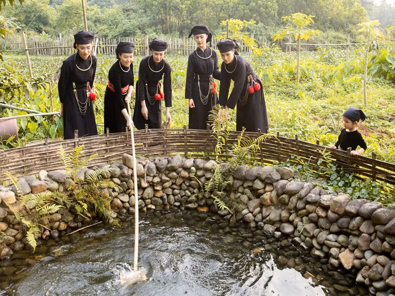 Trước đó, ở vòng sơ loại, các thí sinh có thời gian 3 phút để thuyết trình về một địa điểm bất kỳ.