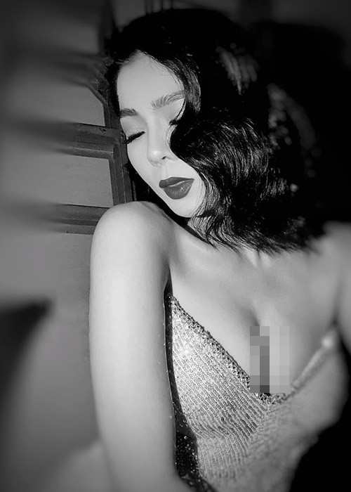 Lệ Quyên cũng là mỹ nhân Việt yêu “phi công” điển trai. Nửa kia của nữ ca sĩ là Lâm Bảo Châu. Anh kém Lệ Quyên 12 tuổi.