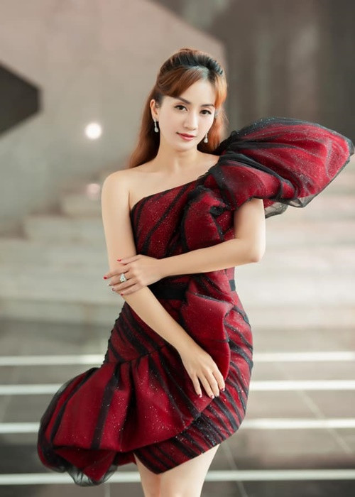 Kiện tướng Dancesport quyết tâm phải đẹp trong mắt khán giả lẫn ông xã bởi cô ý thức lấy chồng kém 12 tuổi.