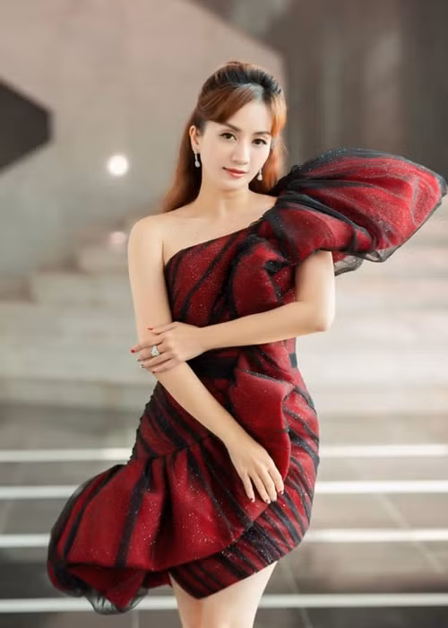 Kiện tướng Dancesport quyết tâm phải đẹp trong mắt khán giả lẫn ông xã bởi cô ý thức lấy chồng kém 12 tuổi.