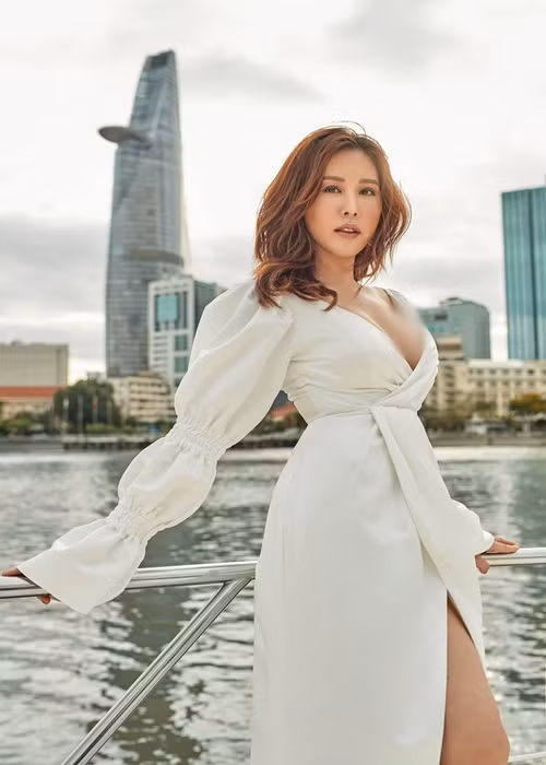 Bằng tuổi Trương Ngọc Ánh, Hoa hậu Thu Hoài đã kết hôn với doanh nhân kém cô 10 tuổi tên Trí Tống.