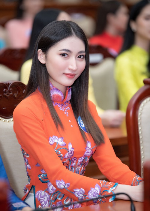 Thí sinh Nguyễn Lê Trung Nguyên gây ấn tượng bởi vẻ ngoài dịu dàng.