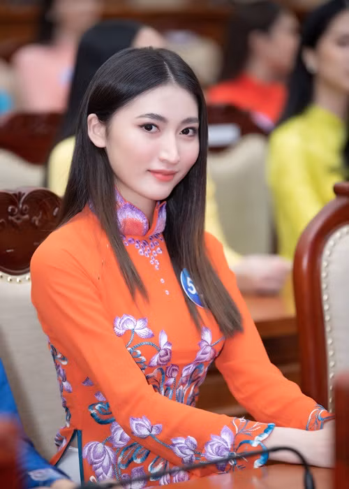 Thí sinh Nguyễn Lê Trung Nguyên gây ấn tượng bởi vẻ ngoài dịu dàng.