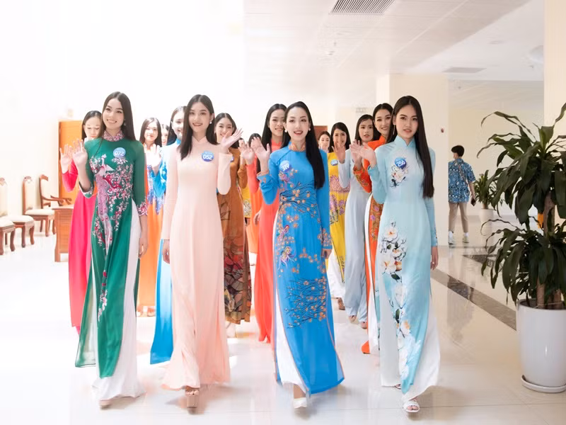 Miss World Vietnam 2022: 64 thi sinh quy tu, khoe nhan sac ngot ngao
