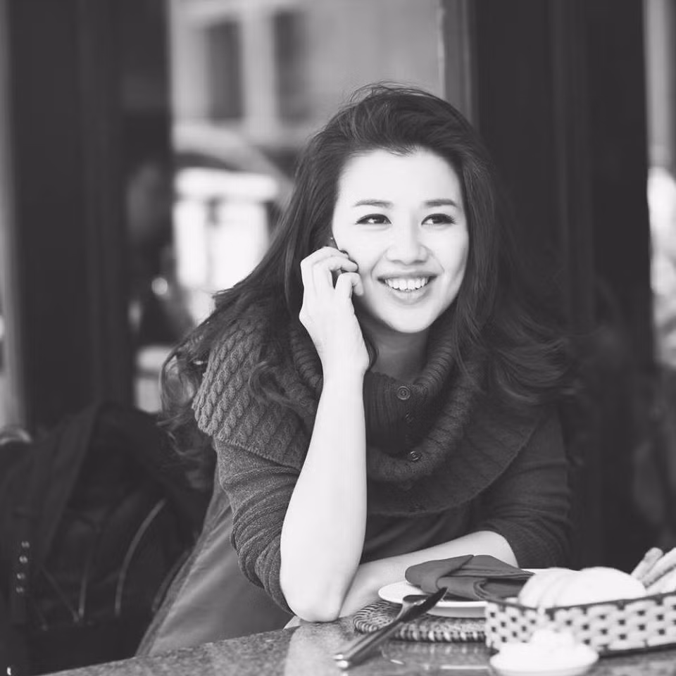 Ở tuổi 33, bà mẹ 2 con đã quyết định từ bỏ công việc cô gắn bó hơn 10 năm cùng hơn 4 năm gây dựng tên tuổi ở VTV để bước sang một lĩnh vực mới nhiều thử thách mà cô mới chỉ thử sức hơn 2 năm qua.