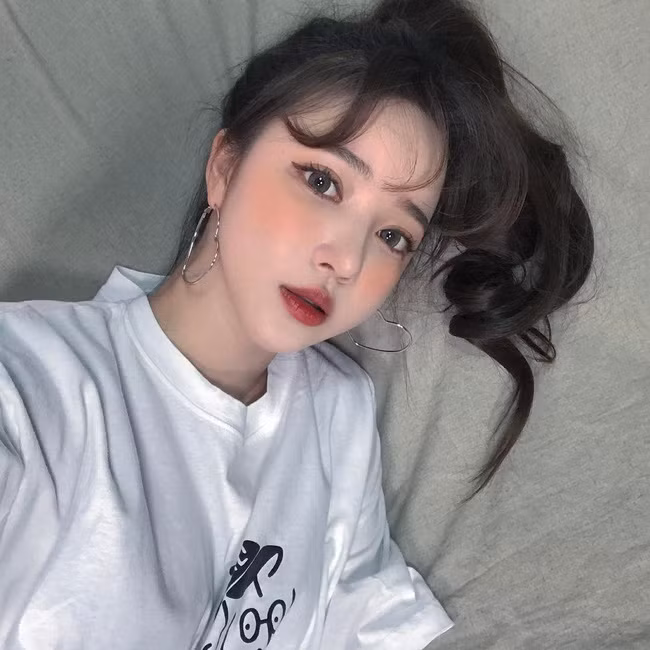 Tại Việt Nam, hiện xu hướng baby face cũng đang đã dần rộ lên, trong đó có không ít người nổi tiếng cũng được cho là đã áp dụng phương pháp làm đẹp này.