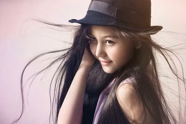  Nữ sinh 2002 không chỉ tạo được ấn tượng với người đối diện bởi gương mặt hài hòa của một bông hồng lai, chiều cao nổi trội 1m67 cũng giúp cô nàng theo đuổi được đam mê làm người mẫu ảnh của mình.