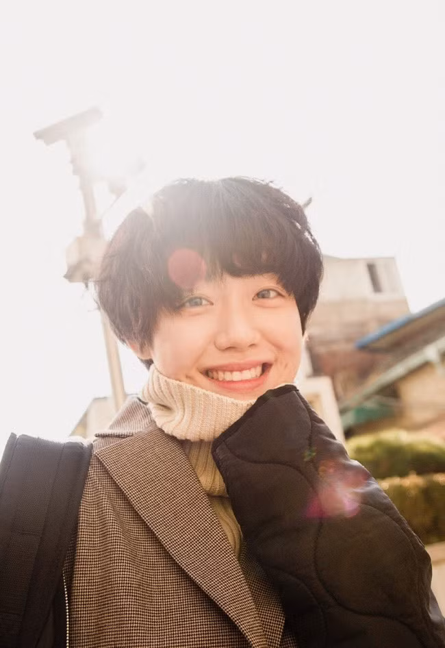 Cô ghi điểm bởi nụ cười tỏa nắng.