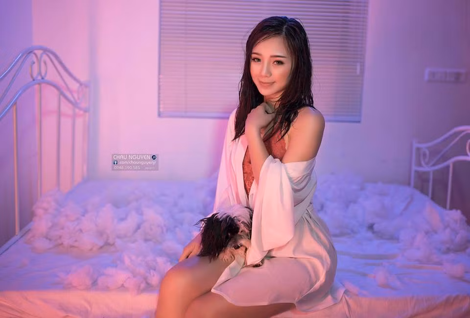 - Có khi nào hai bạn mâu thuẫn, xung đột nhau dẫn đến việc “đường ai nấy đi” chưa? - Cặp đôi nào yêu nhau đều xảy ra cãi vã cũng như đòi chia tay, bản thân mình cũng không ngoại lệ. Mỗi lần cãi nhau dường như tụi mình đều chọn cách im lặng. Tuy nhiên, sau này mình nhận ra nếu không ngồi lại nói chuyện với nhau thì sẽ không hiểu và đồng cảm cho nhau được. Càng không biết được điểm đúng điểm sai của đối phương để từ đó sửa đổi cho hòa hợp. Vì vậy thời gian gần đây nếu có mâu thuẫn gì thì hai đứa sẽ ngồi xuống nói chuyện rõ ràng rồi làm hòa ngay lúc đó.