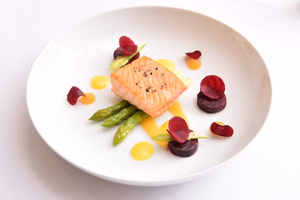 Ngoài ra, Sofitel Legend Metropole Hà Nội còn có các gói tiệc Valentine khác có giá từ 1.950.000 cho 2 người. Ảnh: FB Sofitel Legend Metropole Hanoi.