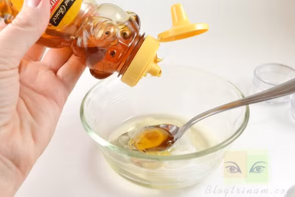 Uống mật ong đúng cách vào buổi sáng giúp ngăn ngừa lão hóa hữu hiệu - Ảnh: Internet