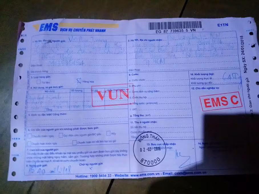 Hóa đơn gửi trả tivi của anh Trung.