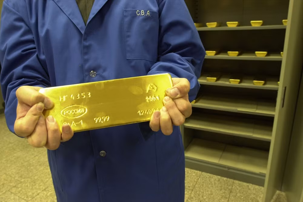 Các thoi vàng có tuổi từ 99,95 đến 99,995. Như vậy có nghĩa là tinh chất vàng tương ứng từ 99,95 đến 99,995%. Phần còn lại để thành 100% là tạp chất. Ví dụ: Sắt, bạch kim, palladium, rohodi, chì, bạc, đồng, niken và những loại khác. Nhưng tỷ lệ tạp chất giảm dần đến 0%.