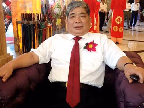 3 năm gần đây, cái tên đại gia điếu cày xuất hiện ngày càng dày đặc trên báo chí với những tai tiếng liên quan đến hàng loạt khu chung cư giá rẻ như Đại Thanh, Xa La, HH Linh Đàm hay Kim văn Kim Lũ.... Ảnh: doanhnhansaigon.vn.