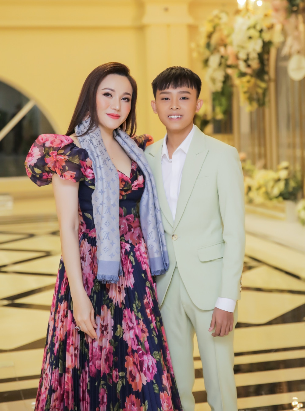 Đối với những học trò của mình, Ngọc Sơn luôn căn dặn họ phải ghi nhớ “đội chữ hiếu lên đầu mà đi”, bắt buộc phải là người con hiếu thảo. Dù ở thời điểm nào trong đời thì ơn nghĩa sinh thành luôn là điều đáng trân trọng, tình yêu thương cha phải đặt lên hàng đầu.