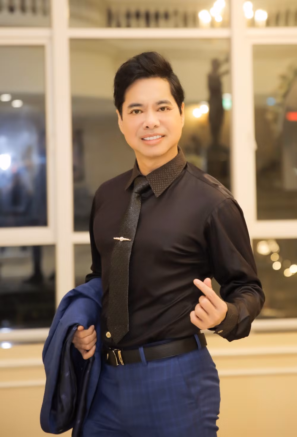 Ngọc Sơn tiết lộ, lý do anh song ca “Tình cha - Lòng mẹ” cùng Hồ Văn Cường là bởi anh muốn Hồ Văn Cường luôn giữ trọn đạo hiếu, ghi nhớ ơn nghĩa sinh thành.