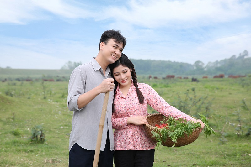 Song Thao phai xin phep chong de hon ban dien khi quay MV