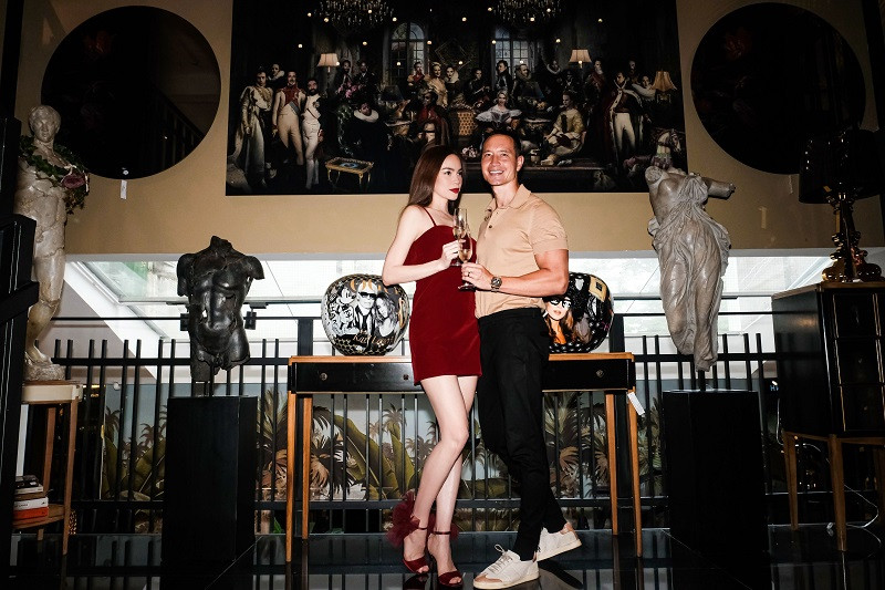 Hồ Ngọc Hà diện váy ngắn, khoe dáng siêu nuột bên Kim Lý Ho Ngoc Ha dien vay ngan, khoe dang sieu nuot ben Kim Ly