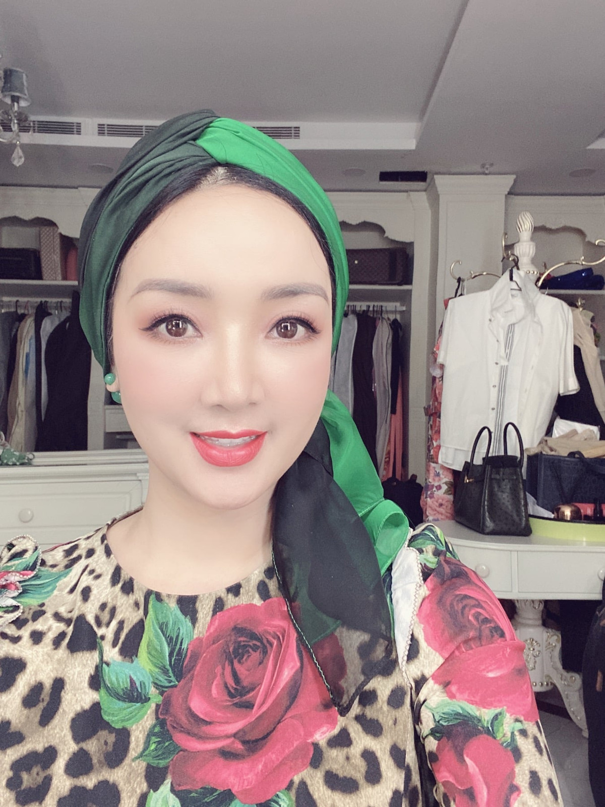 Giáng My đăng quang Hoa hậu Đền Hùng năm 1992 khi mới 21 tuổi.