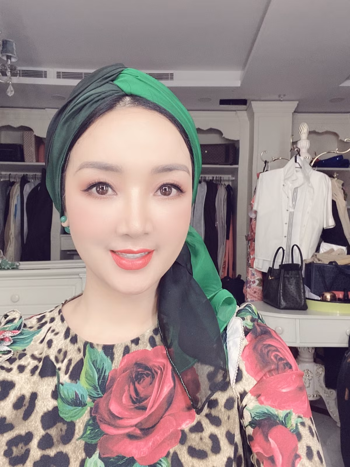 Giáng My đăng quang Hoa hậu Đền Hùng năm 1992 khi mới 21 tuổi.