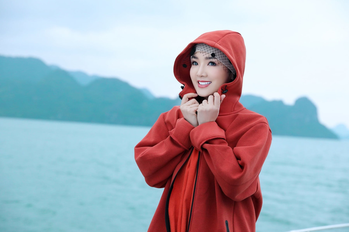 Vẻ đẹp gây mê của Hoa hậu Đền Hùng Giáng My ở tuổi 50 Ve dep gay me cua Hoa hau Den Hung Giang My o tuoi 50