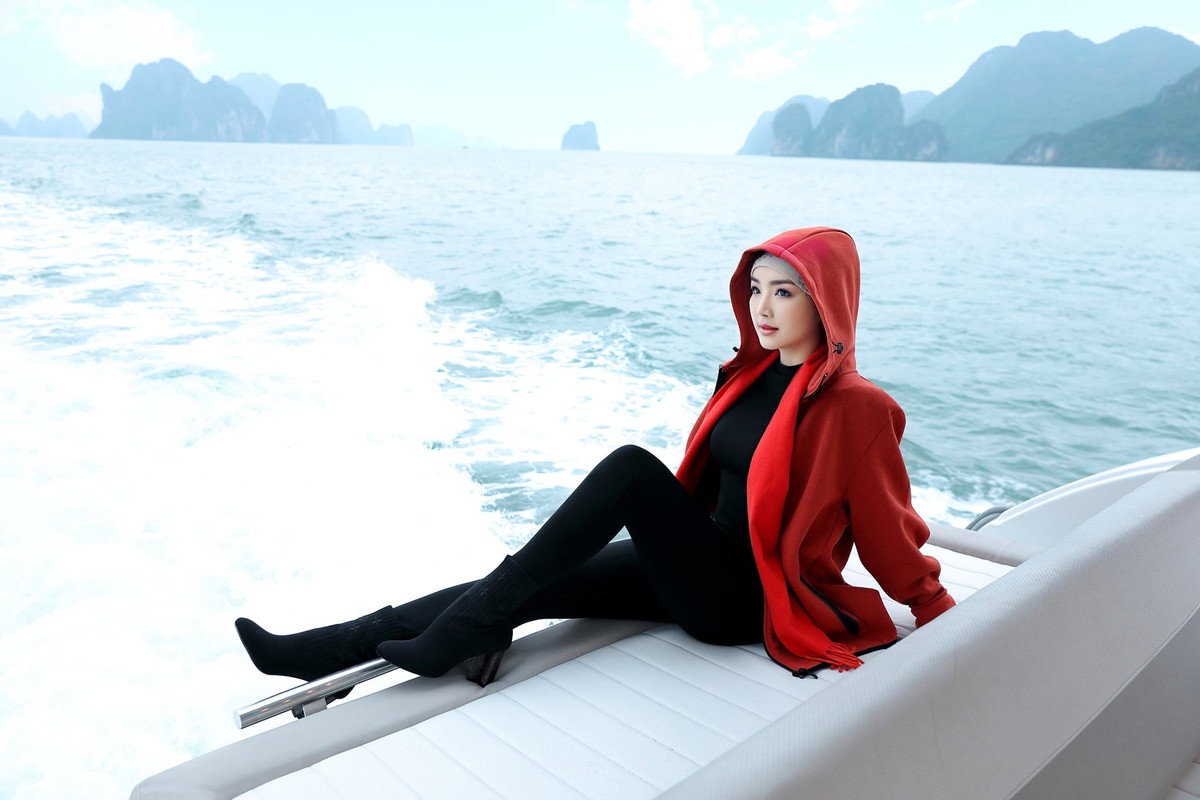 Trong loạt ảnh mới đăng tải, Hoa hậu Giáng My được khen trẻ đẹp như gái 18.