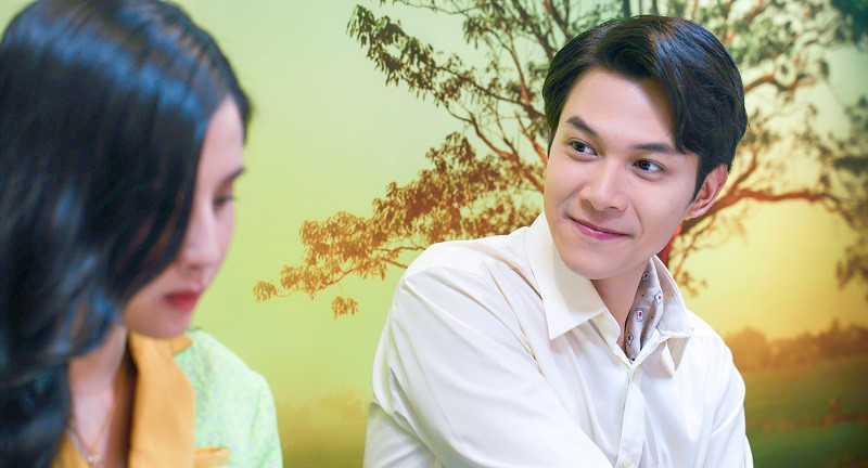 Cô vào vai Ngân (Diana), một cô gái chật vật “bước qua, bước lại” giữa hai thế giới siêu giàu và siêu nghèo, tìm cách tồn tại trong hai thế giới với những tiêu chuẩn về hạnh phúc khác hẳn nhau.