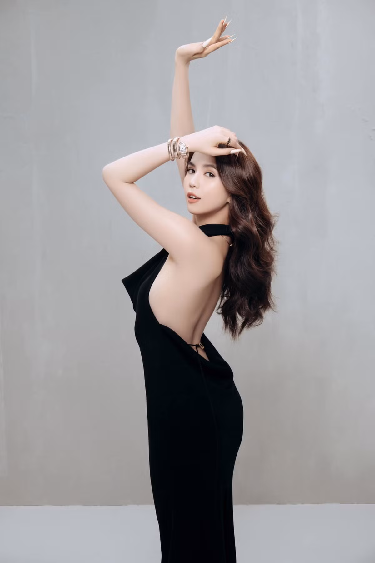 Mới nhất loạt ảnh của cô nàng gây chú ý bởi nhan sắc xinh đẹp, vóc dáng gợi cảm.