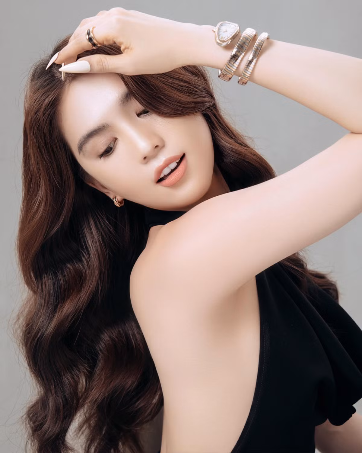 Gần đây Ngọc Trinh tăng cường tung ảnh gợi cảm "chiêu đãi" người hâm mộ.