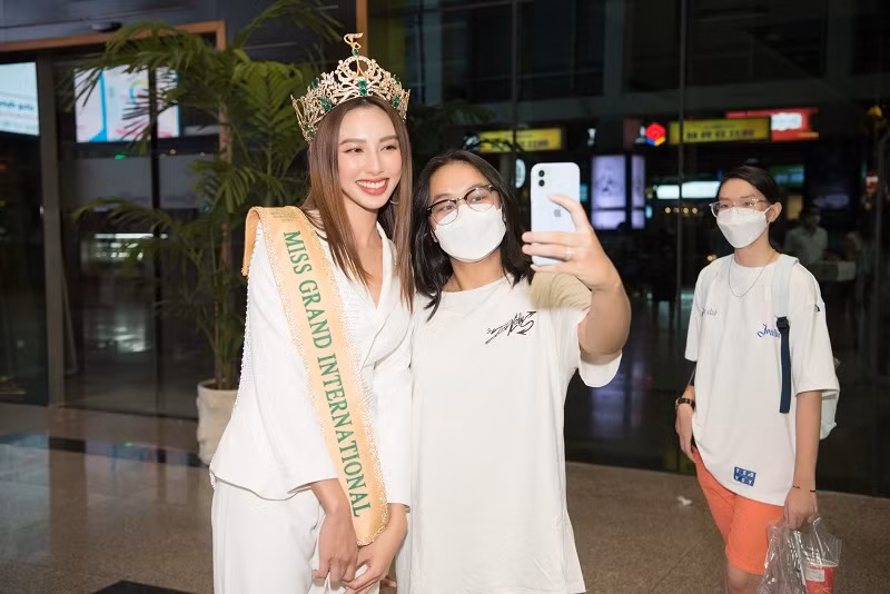 Được biết, ngày 11/1, những hoạt động đầu tiên thuộc chuỗi sự kiện “Chào đón Hoa hậu Hòa bình Quốc tế Nguyễn Thúc Thùy Tiên” chính thức bắt đầu.