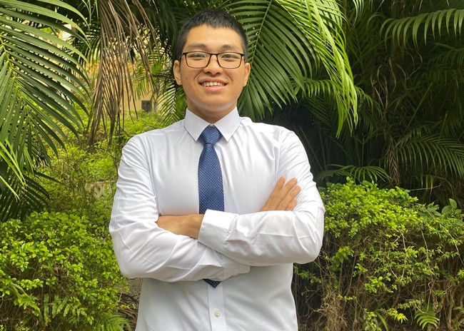 Chan dung thu khoa DH Khoa hoc Tu nhien gianh hoc bong chinh phu Nhat