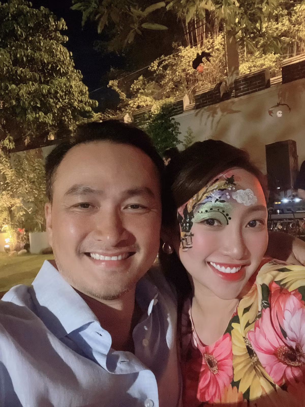 Gắn bó với Chi Bảo, Lý Thùy Chang được nam diễn viên chiều chuộng yêu thương. Cô từng khoe khéo về ông xã: "Yêu đúng người thì ngày nào cũng là Valentine".