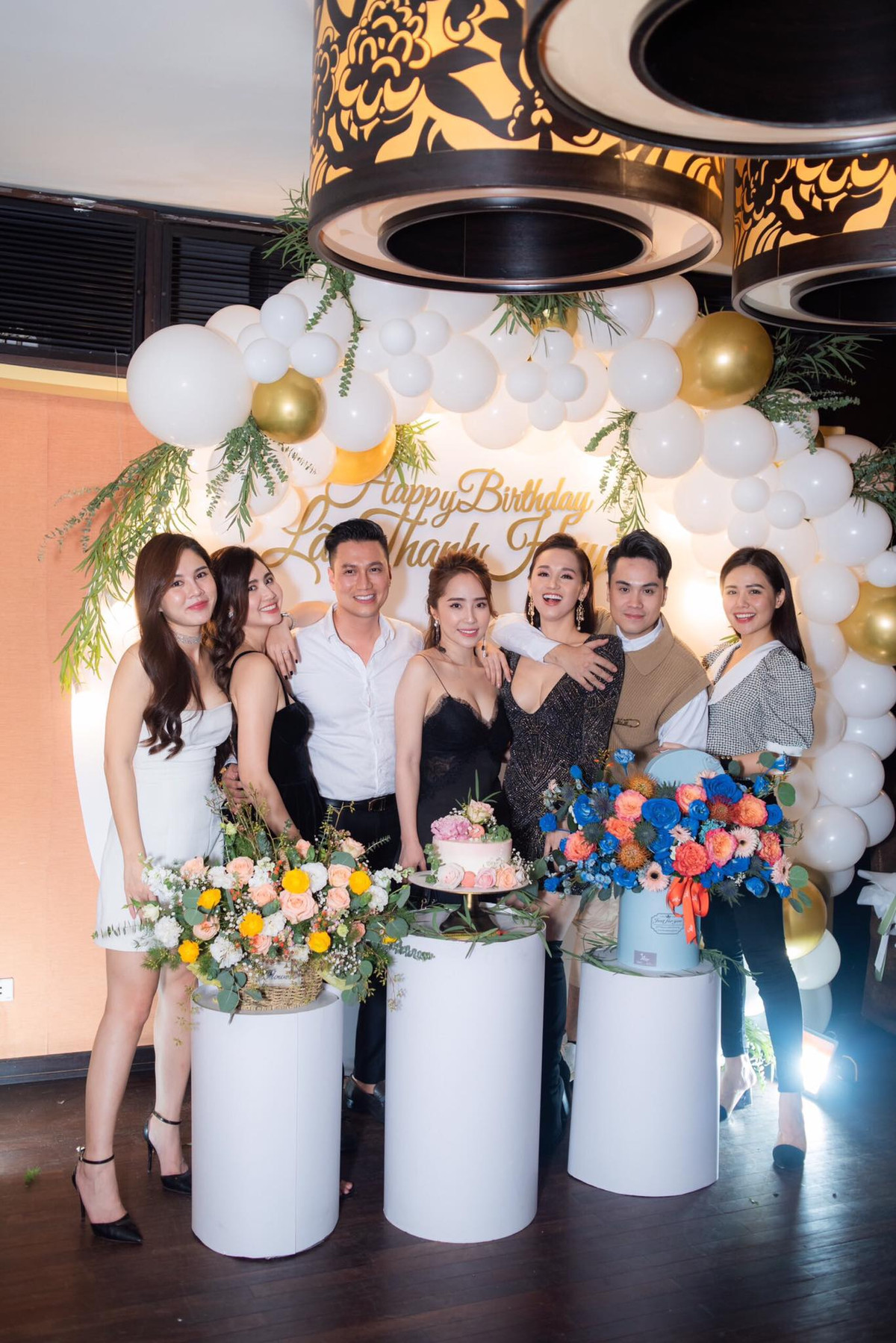 Không chỉ giống nhau về sự nổi tiếng, tài năng, hội bạn thân của Quỳnh Nga còn sang chảnh, giàu có nức tiếng.