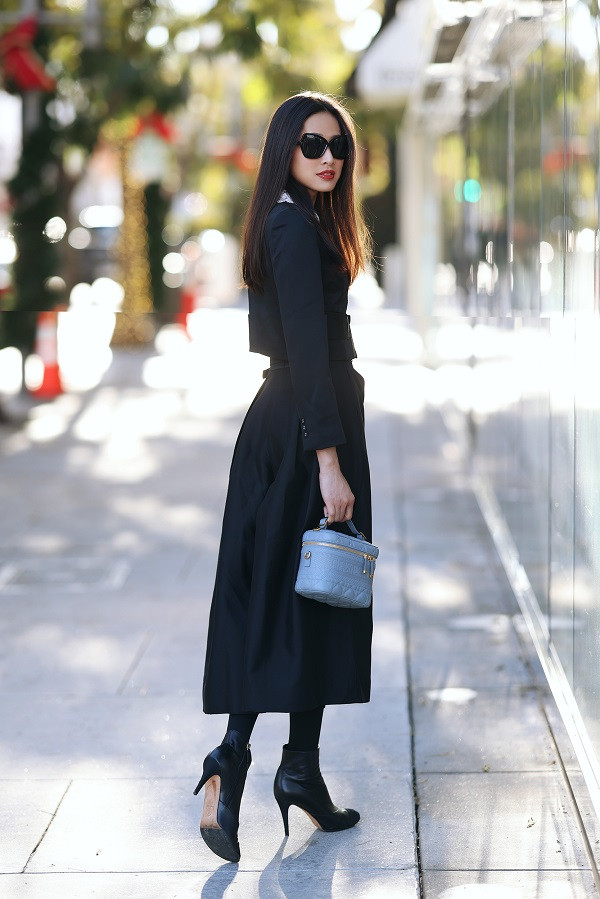 Trong khi đó, Dương Mỹ Linh đã sinh sống, làm việc tại Mỹ suốt nhiều năm qua. Cô cùng Diễm My, Hà Kiều Anh sắp xếp để trà chiều, dạo phố sau thời gian dài mới được gặp mặt do ảnh hưởng của dịch COVID-19.