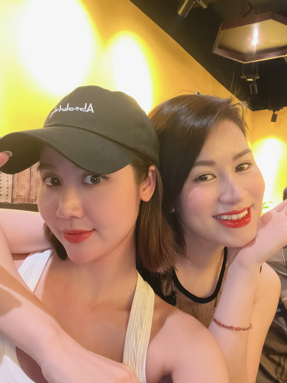 “Kết thúc phim, tôi thở phào vì mình đã hoàn thành vai diễn, cảm thấy tự hào vì mình đã vượt qua một chặng đường dài, nhiều khó khăn như vậy và đã đạt được những thành quả đáng nhớ. Bộ phim là động lực lớn để tôi mong muốn được cống hiến nhiều hơn, nỗ lực hơn nữa để có nhiều thành công trong sự nghiệp”, Phan Minh Huyền chia sẻ.